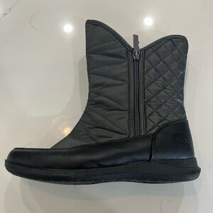 Boots Women’s Waterproof Insulate Lined Grey Boots Size 10 by Totes